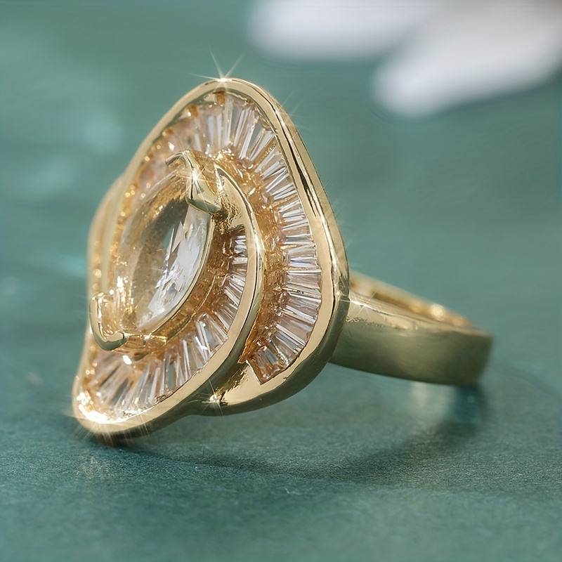 Women's Elegant Ring with Synthetic Zirconia and Golden Copper Band